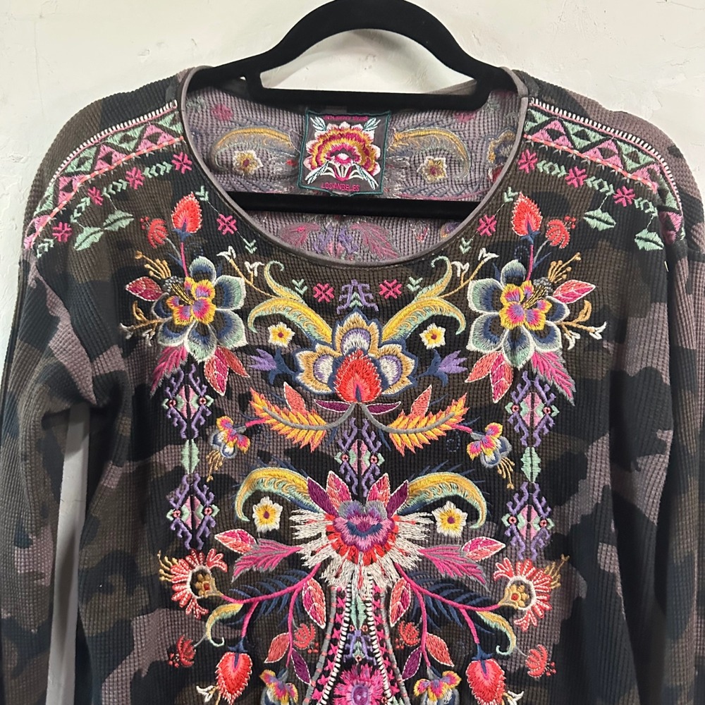 Johnny Was Camo Thermal Cotton Floral Embroidered Long Sleeve Top Small Waffle - Picture 2 of 10